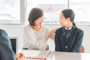 喜ぶ親子